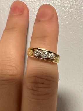 18k yellow gold diamond trilogy ring